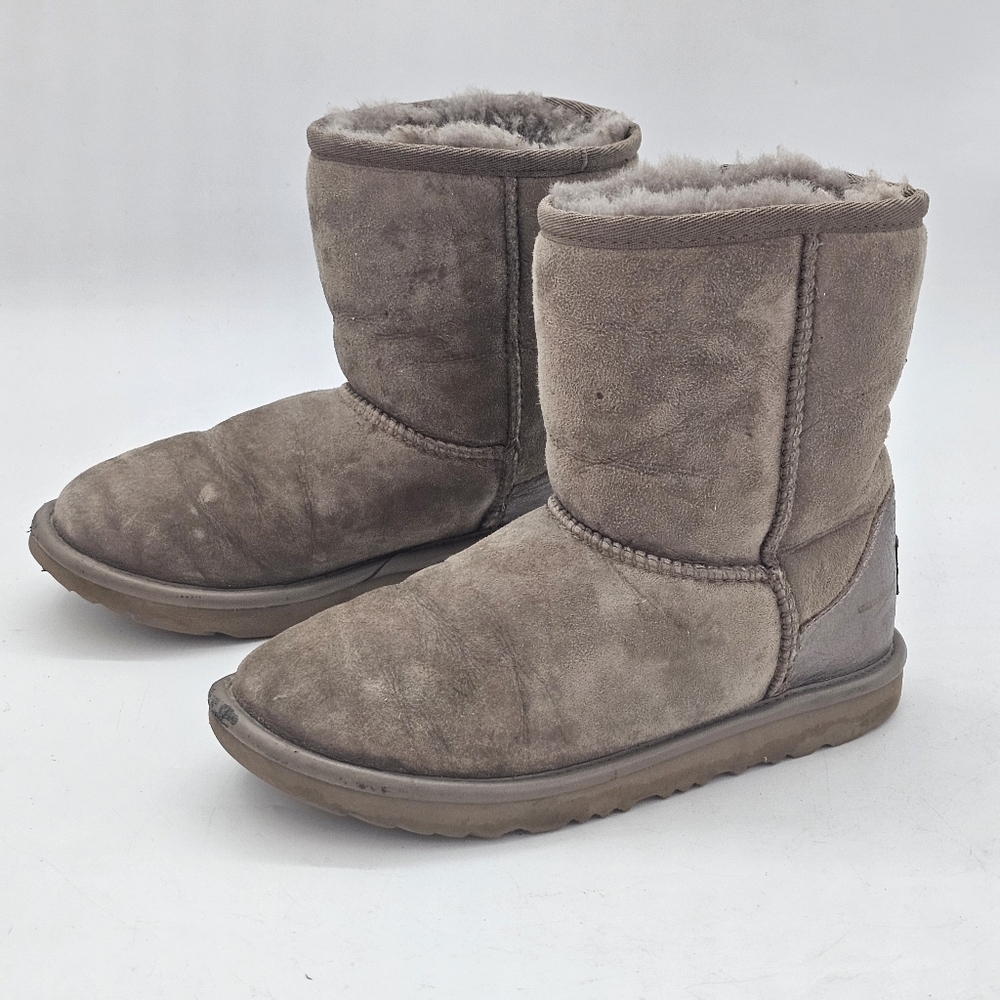UGG Classic Short Shine Boots Dusted Cocoa Little Big Kid Size 2 Metallic Heel - Picture 11 of 11